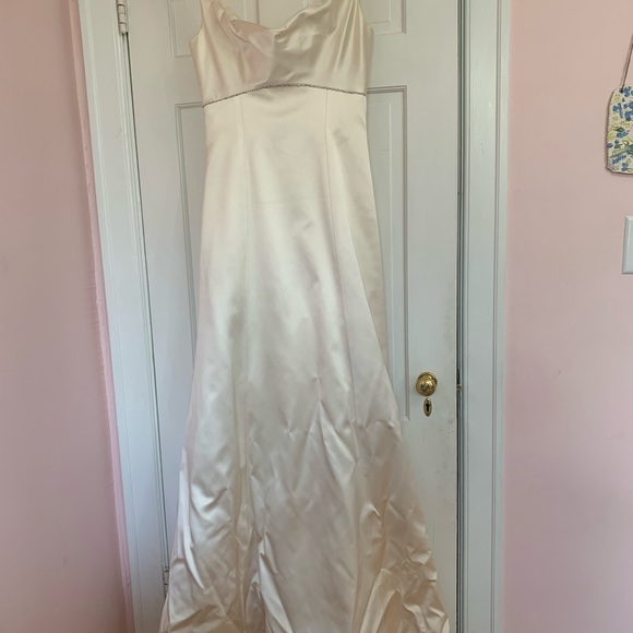 NWOT Jenny Lee wedding dress never worn - Picture 8 of 8